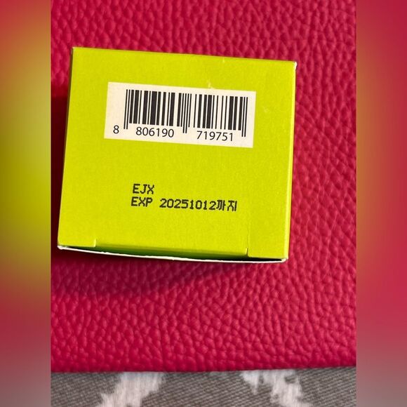 Glow-Key Brightening Vitamin C Eye Cream - Green - Picture 7 of 7